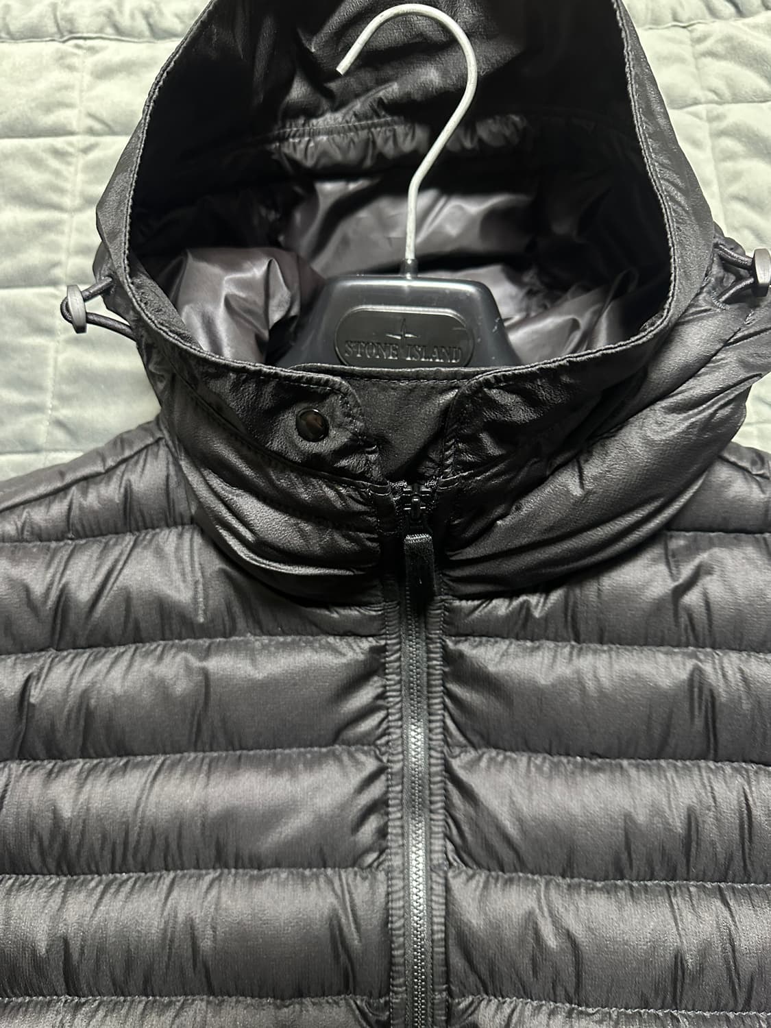 [L] 스톤 아일랜드 바이오 베이스 립스탑 후드 다운 경량패팅 자켓 블랙 상품이미지5