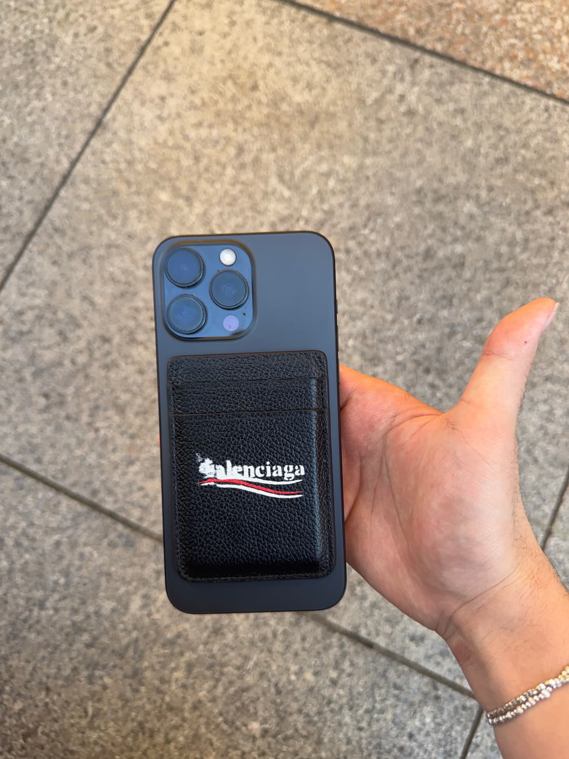 발렌시아가 웨이브로고 맥세이프 지갑 상품이미지3