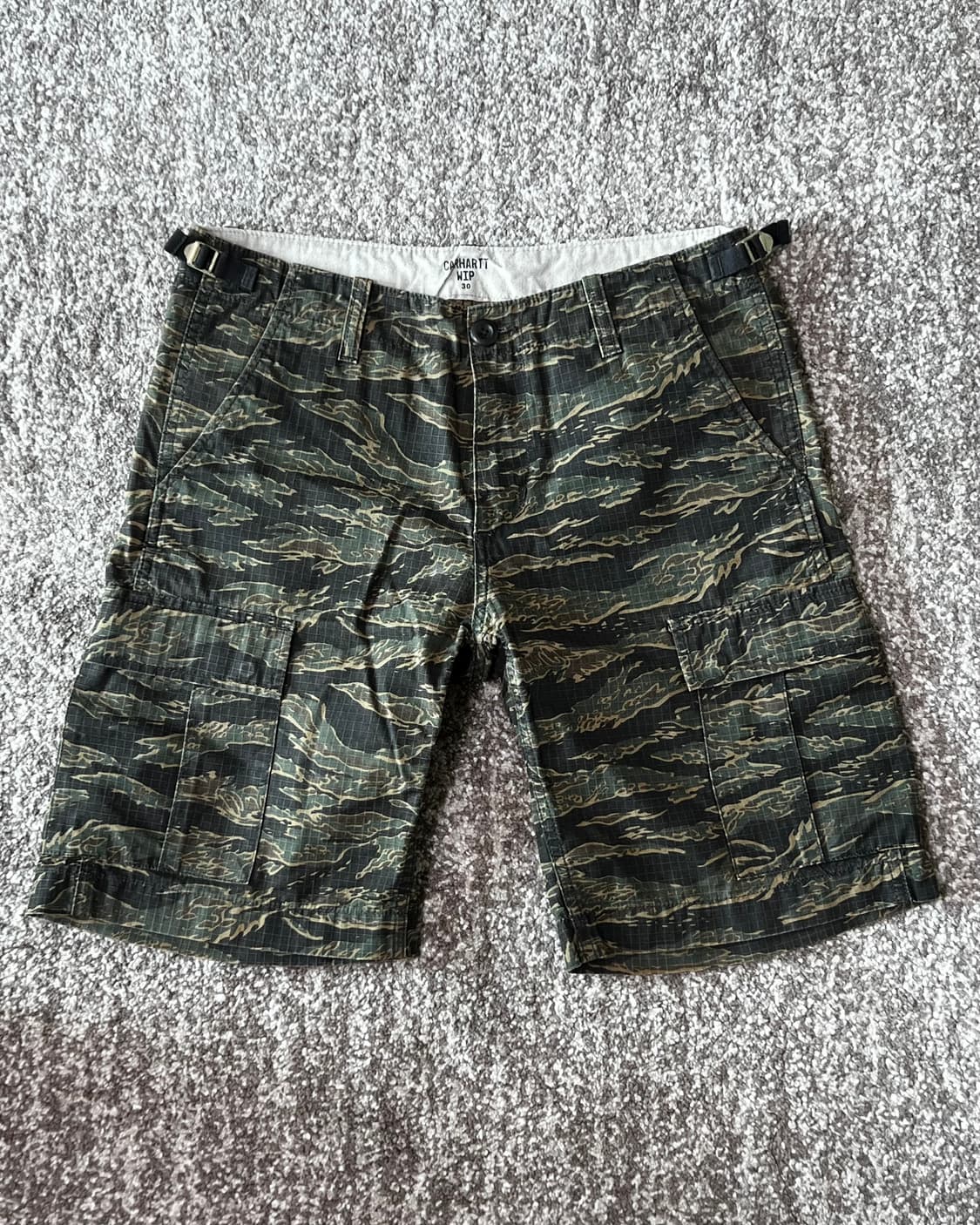 칼하트 밀리터리패턴 카고쇼츠 상품이미지1