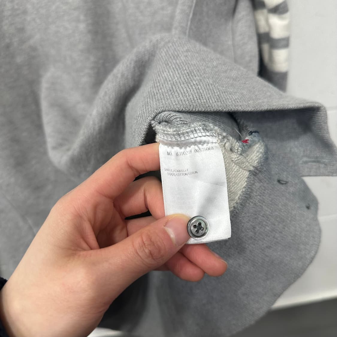 톰브라운 사선완장 맨투맨 상품이미지6