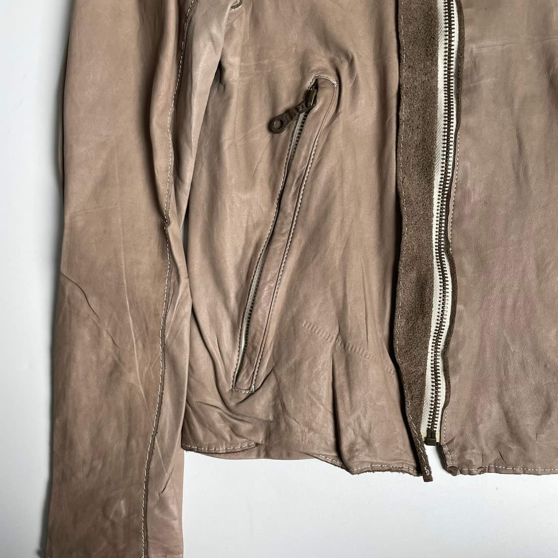 Sisil 다트 디테일 소가죽 집업 자켓 상품이미지5