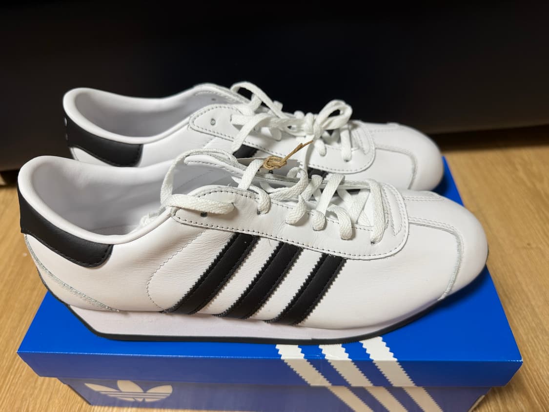 Adidas shoes white (brand new) 상품이미지2