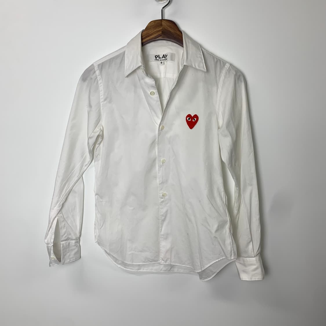 꼼데가르송 플레이 와펜 화이트 셔츠 상품이미지2