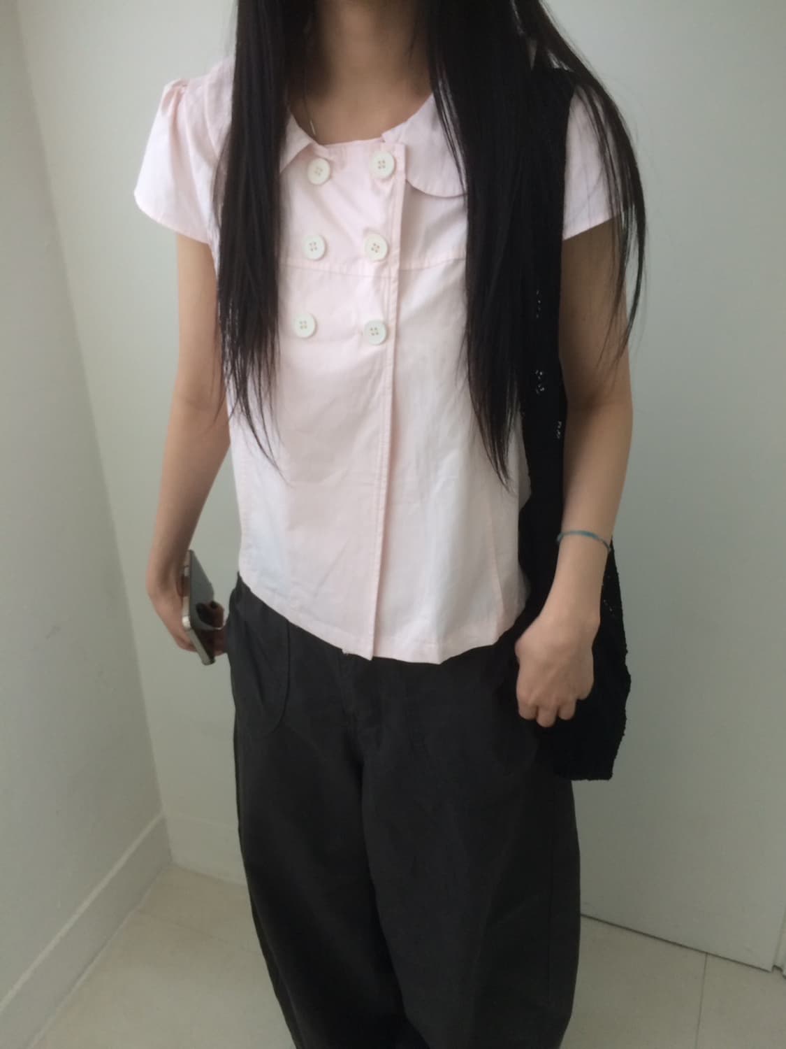 모브앤로지 연핑크 캡 둥근 카라 더블버튼 절개 반팔 셔츠 상품이미지2