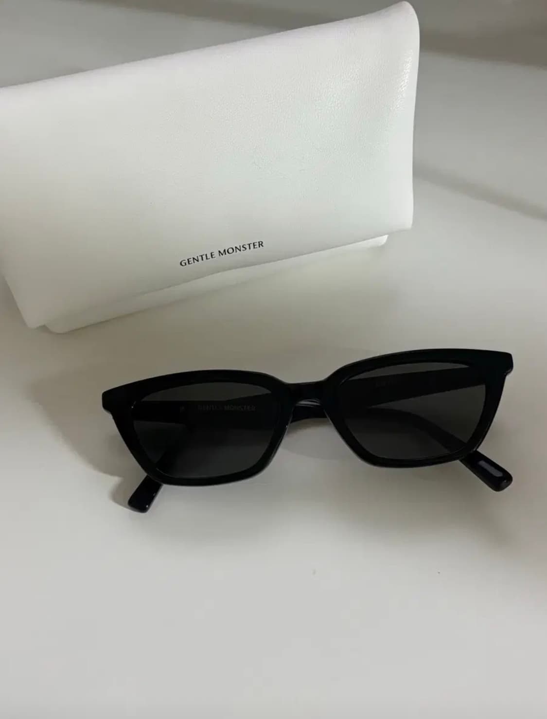 젠틀몬스터 LOTI 로티 블랙 선글라스 케이스 박스 포함 상품이미지1