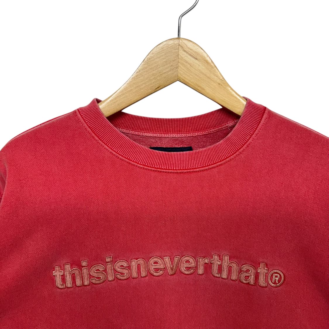 디스이즈네버댓 자수로고 피그먼트 맨투맨 상품이미지2