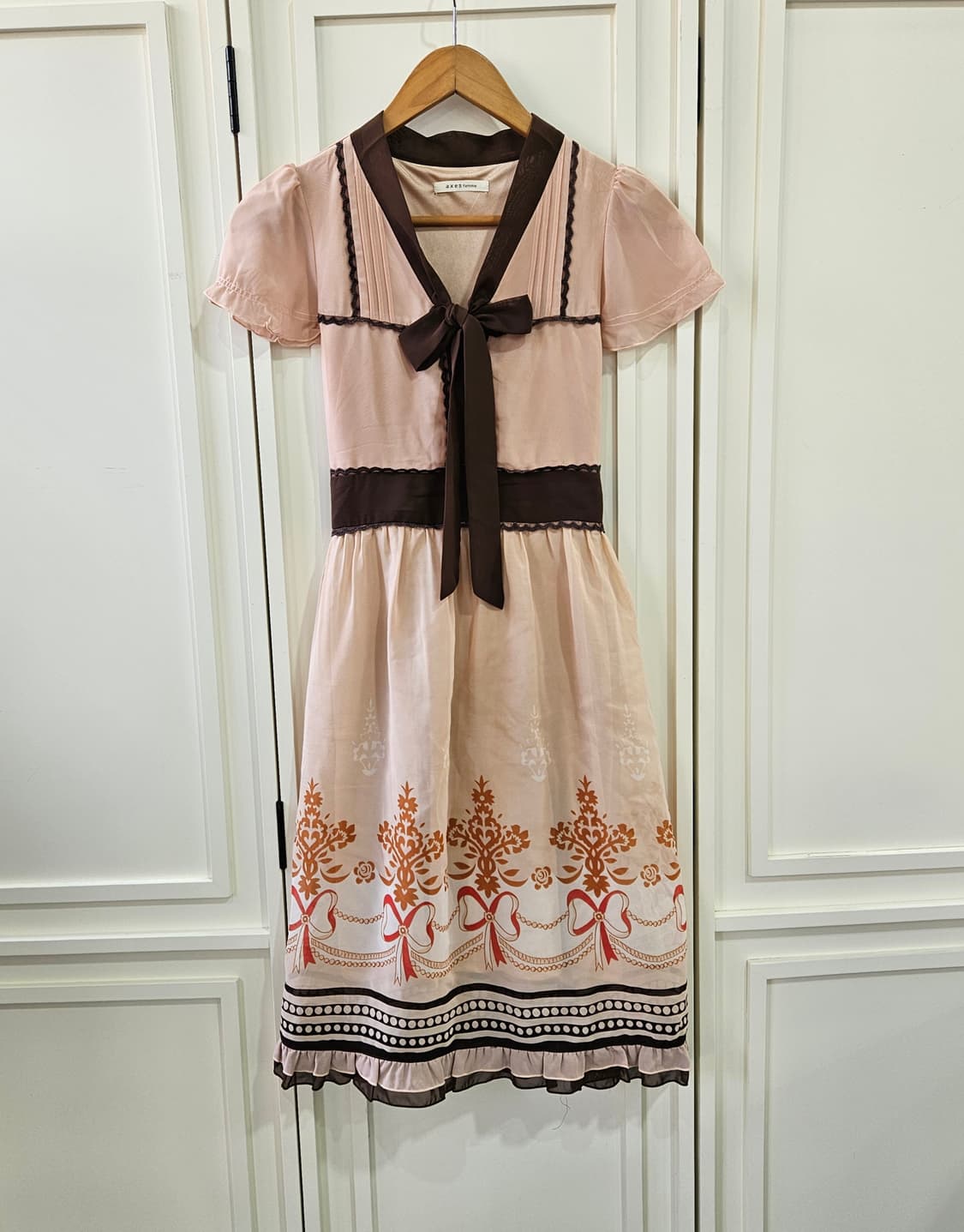 엑시즈팜 (axes femme) 초콜릿무드 리본 프린트 원피스 상품이미지1