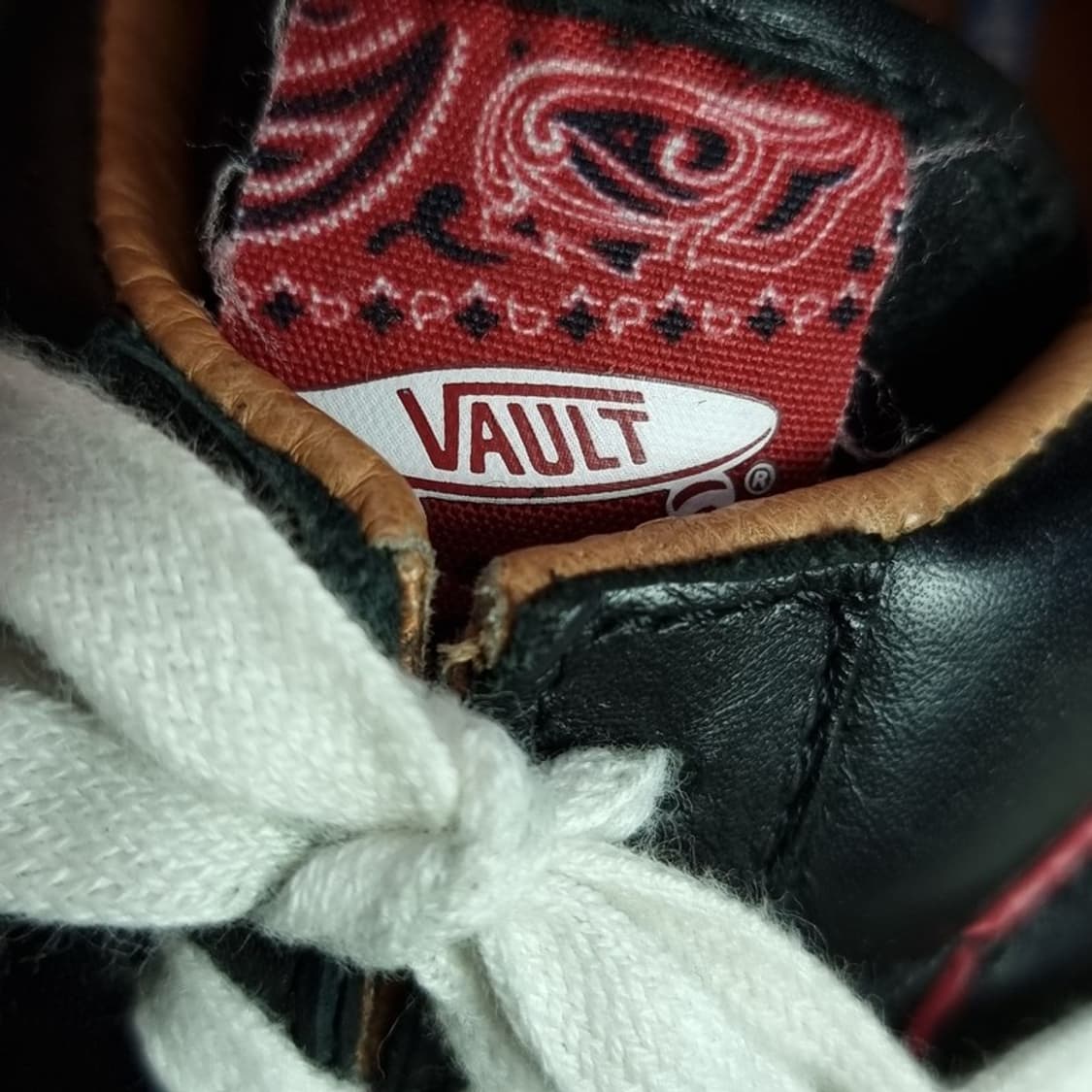 [반스] 볼트 울트라 쿠시 레더 올드스쿨 스니커즈 M20091 상품이미지7