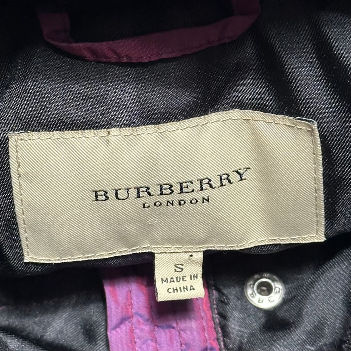 S 버버리 여성용 퍼플 유광 패딩 상품이미지4