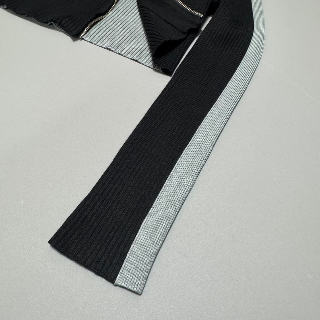 SLY JAPAN 블랙 그레이컬러 트랙라인 투톤 코튼 립드 니트 집업 상품이미지4