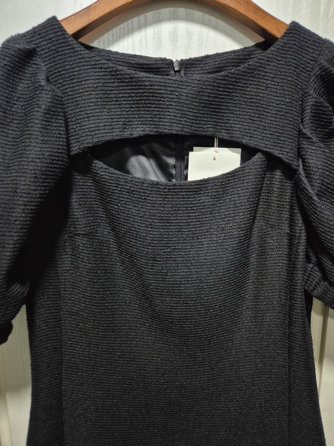 (타임세일)(새상품)OUTSHELL 블랙 퍼프 반팔 원피스 상품이미지3