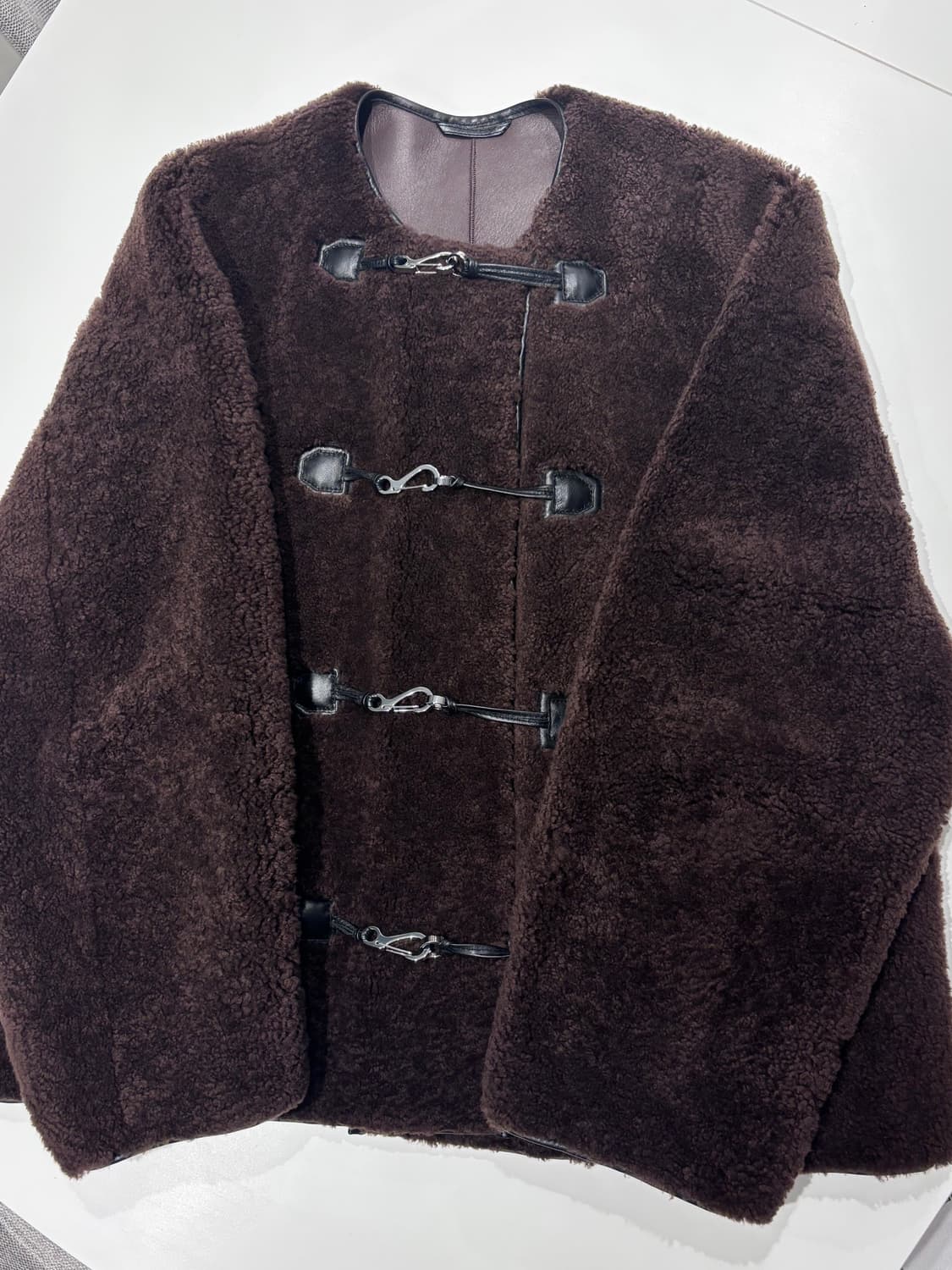 토템 시어링 클래스프 무스탕 자켓 상품이미지7