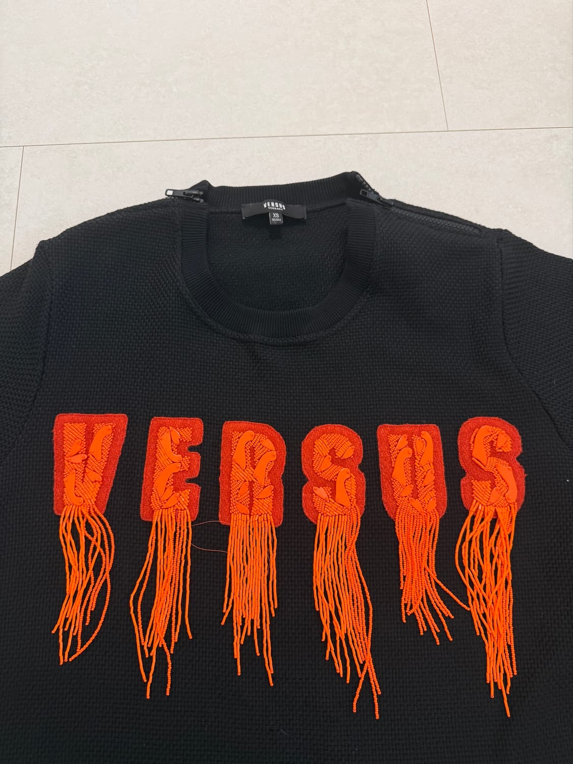 베르사체 프린지 로고 지퍼 티셔츠 XS 상품이미지2