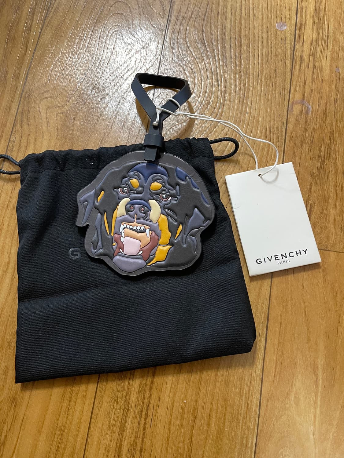 지방시 로트 와일러 백참 키링 상품이미지1