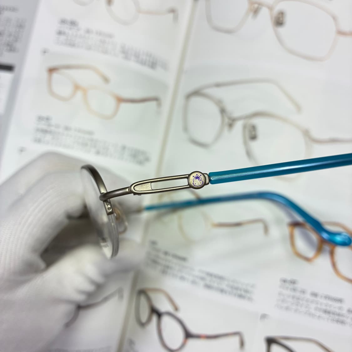 HELLO KITTY 헬로키티 반무테 티타늄 안경 상품이미지3