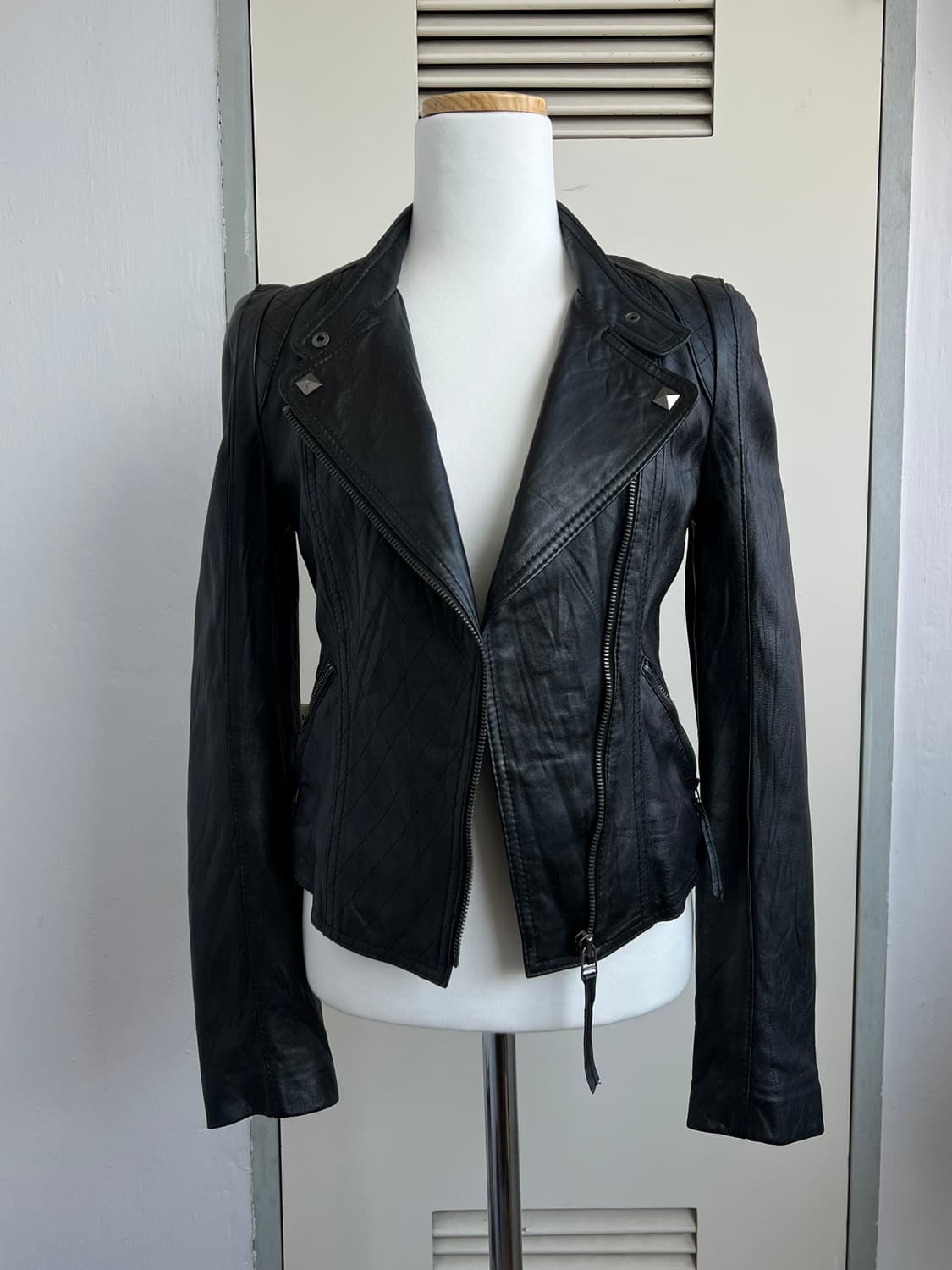 Structured Paneled Leather Jacket 상품이미지5