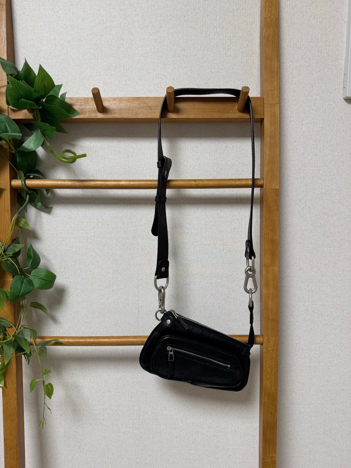 키코 코스타디노브 암렌 포쉐트백 블랙  상품이미지1