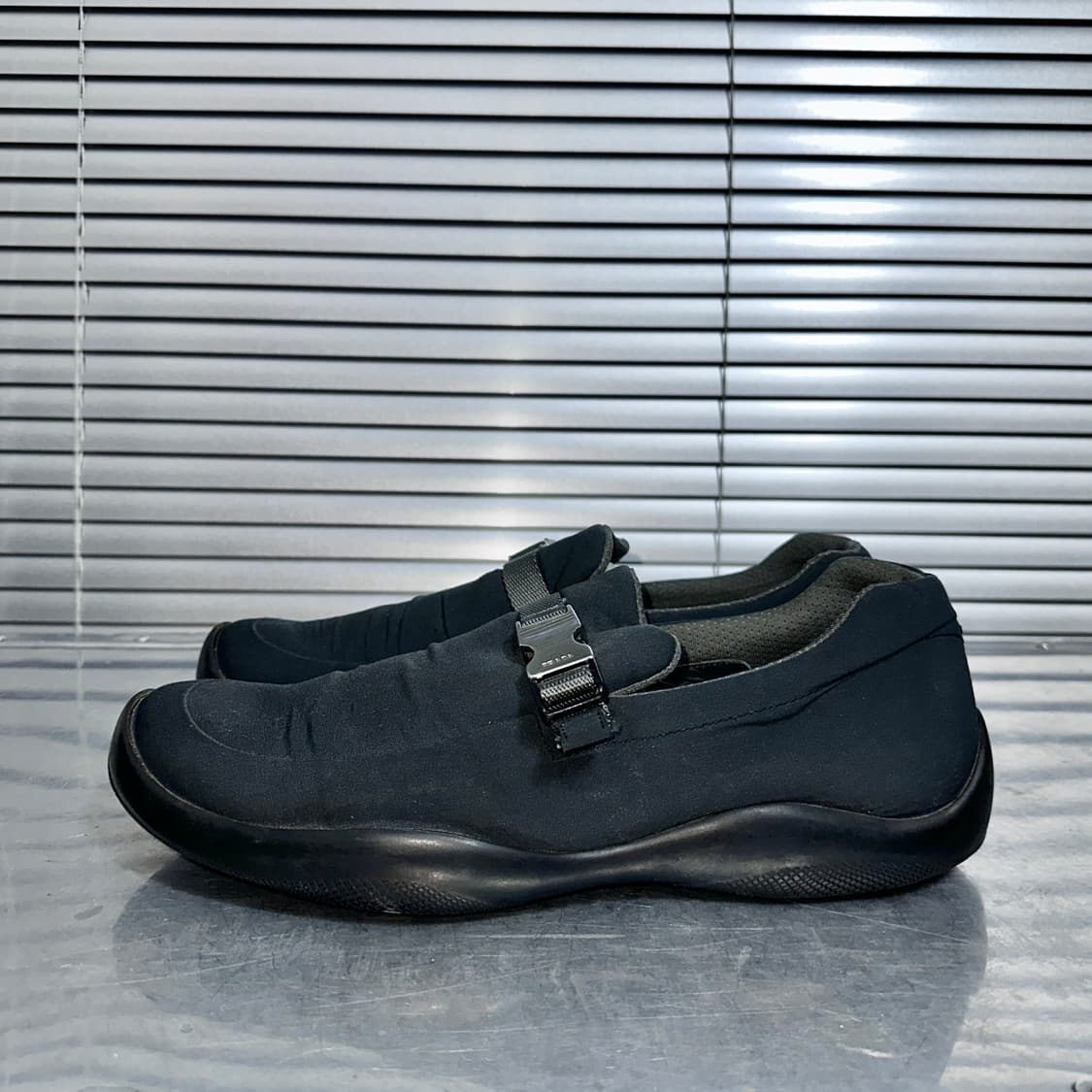 00s 그레이 프라다 스포츠 버클 로퍼 상품이미지3