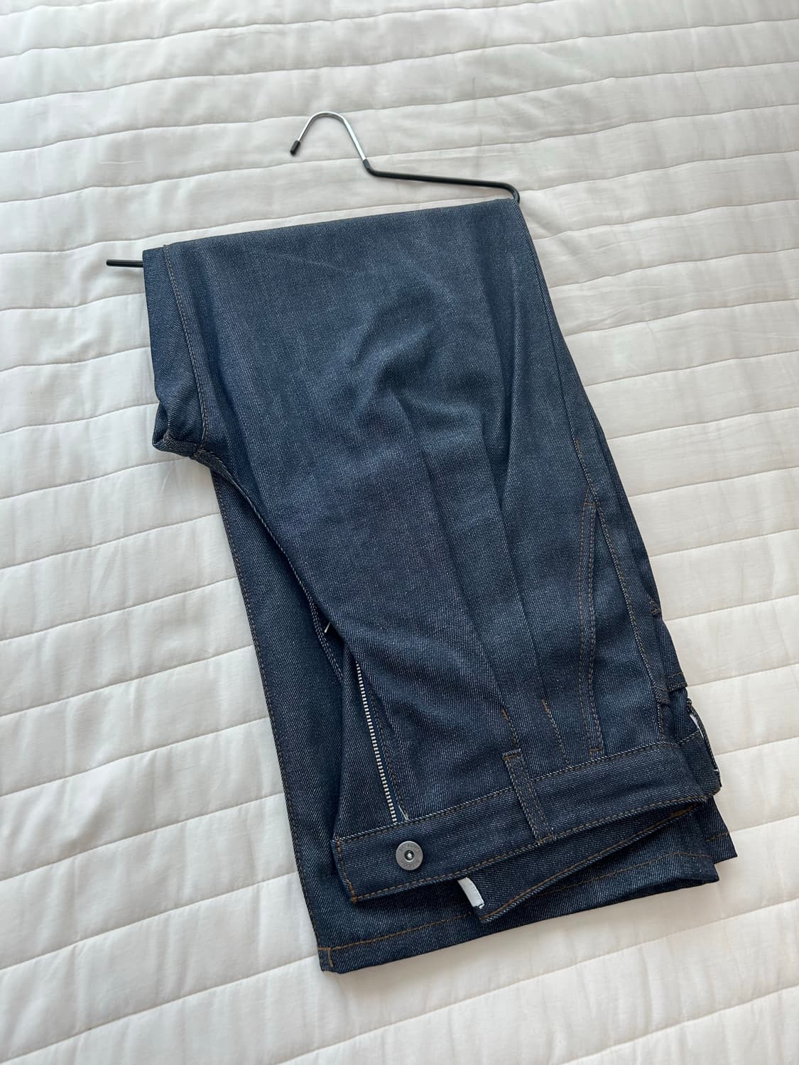 비슬로우 WIDE FIT TWO TUCK SELVAGE DENIM 상품이미지1