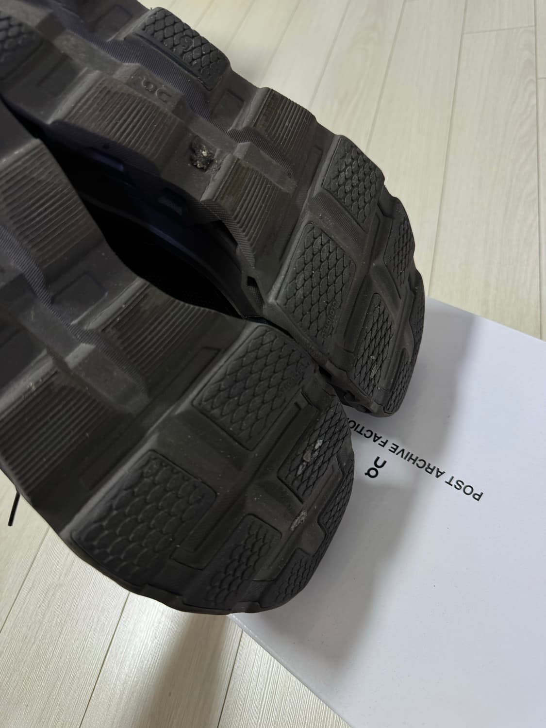 온러닝 파프 콜라보 브라운 컬러 275판매합니다 상품이미지4