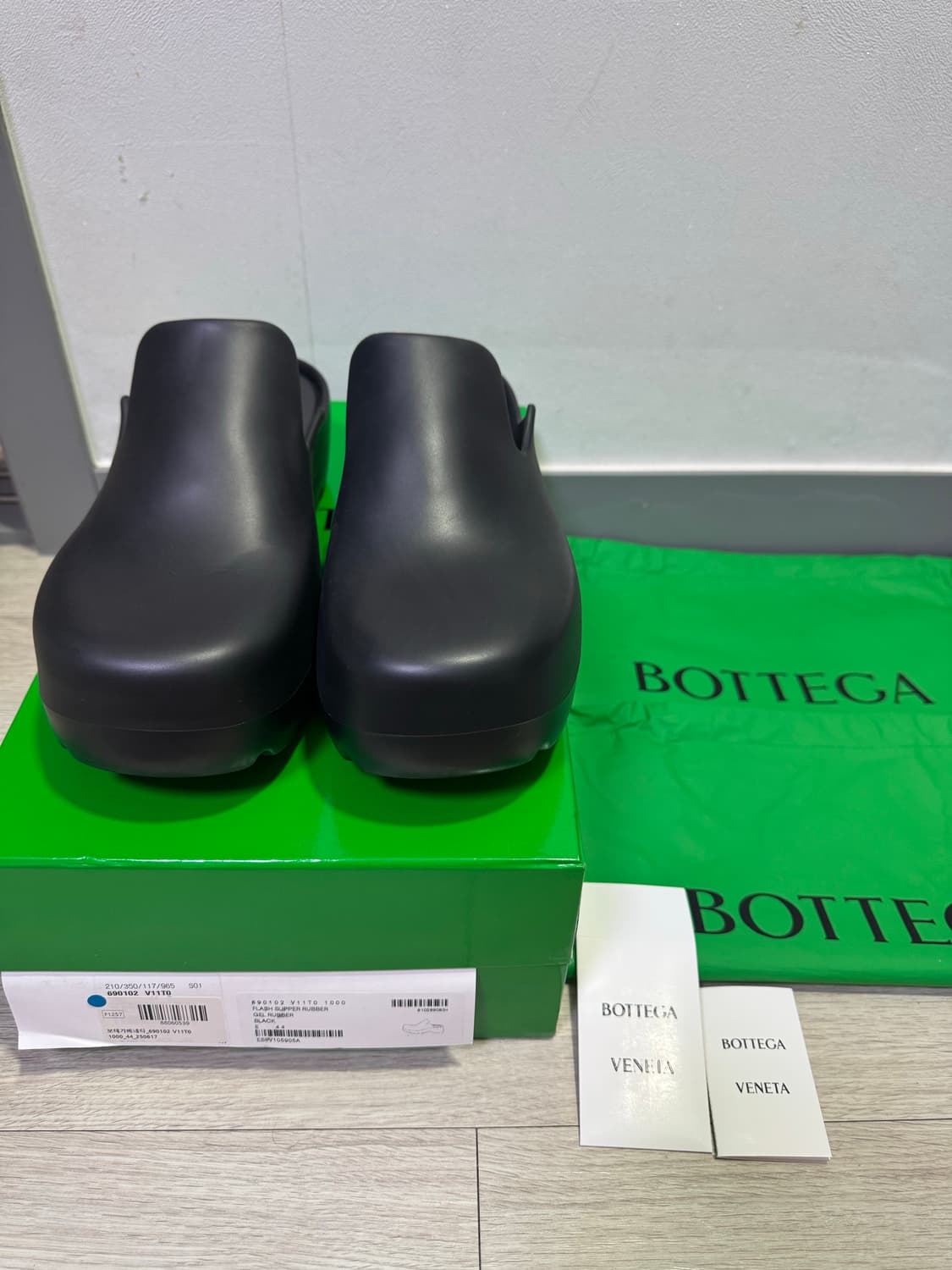 [44] 보테가 베네타 러버 플래쉬 클로그 블랙 상품이미지2