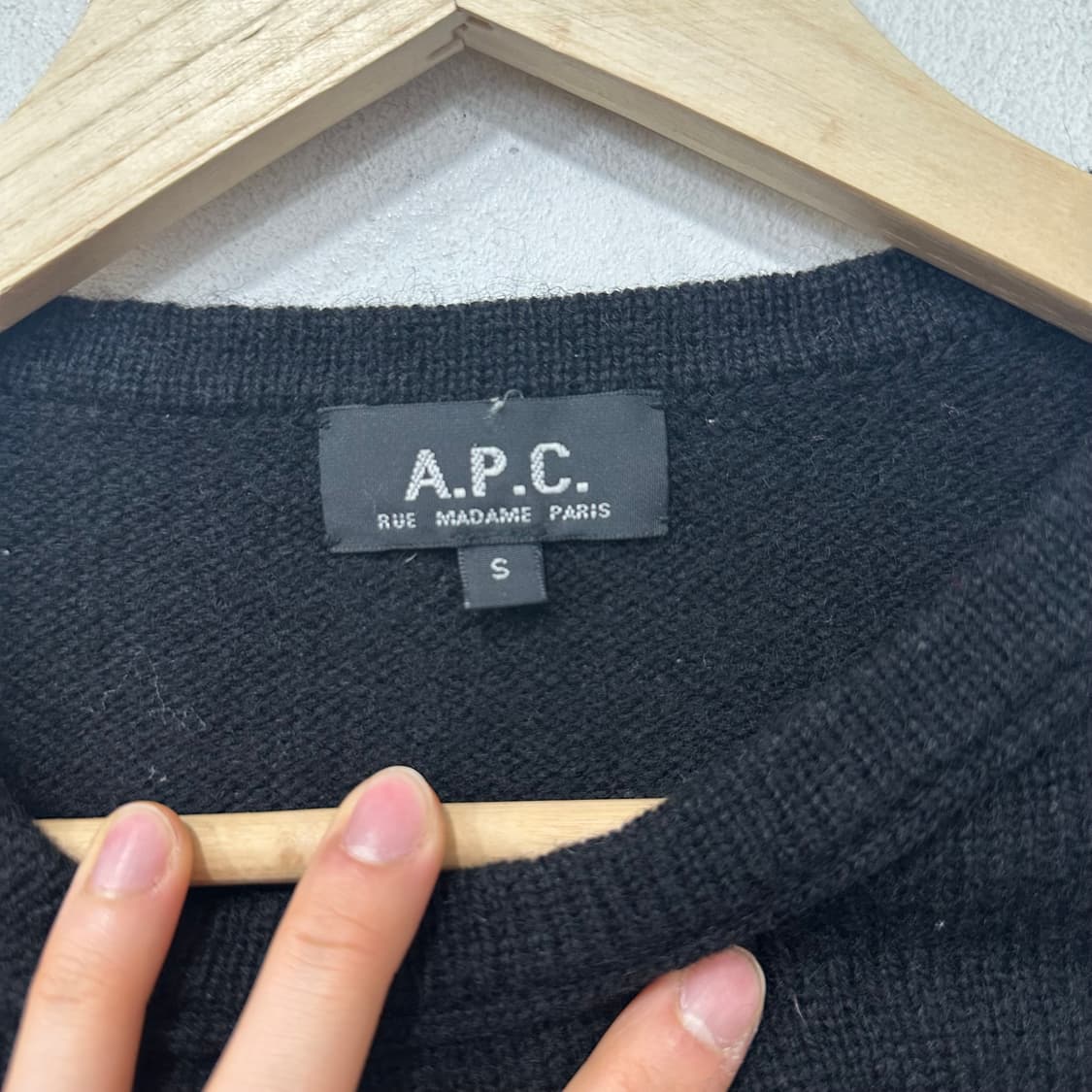 A.P.C. 어깨 견장 니트 상품이미지3