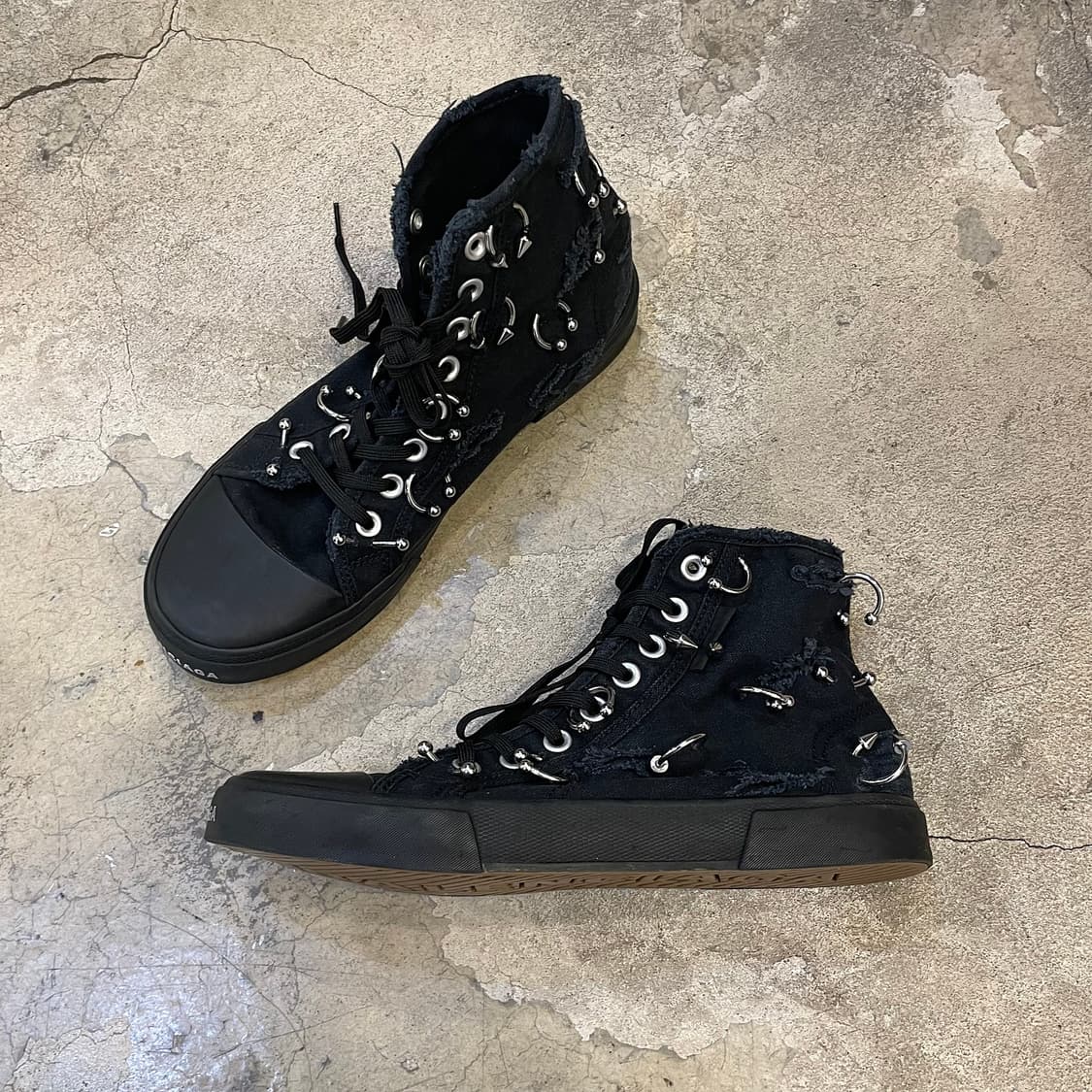 발렌시아가 파리 피어싱 스니커즈 상품이미지2