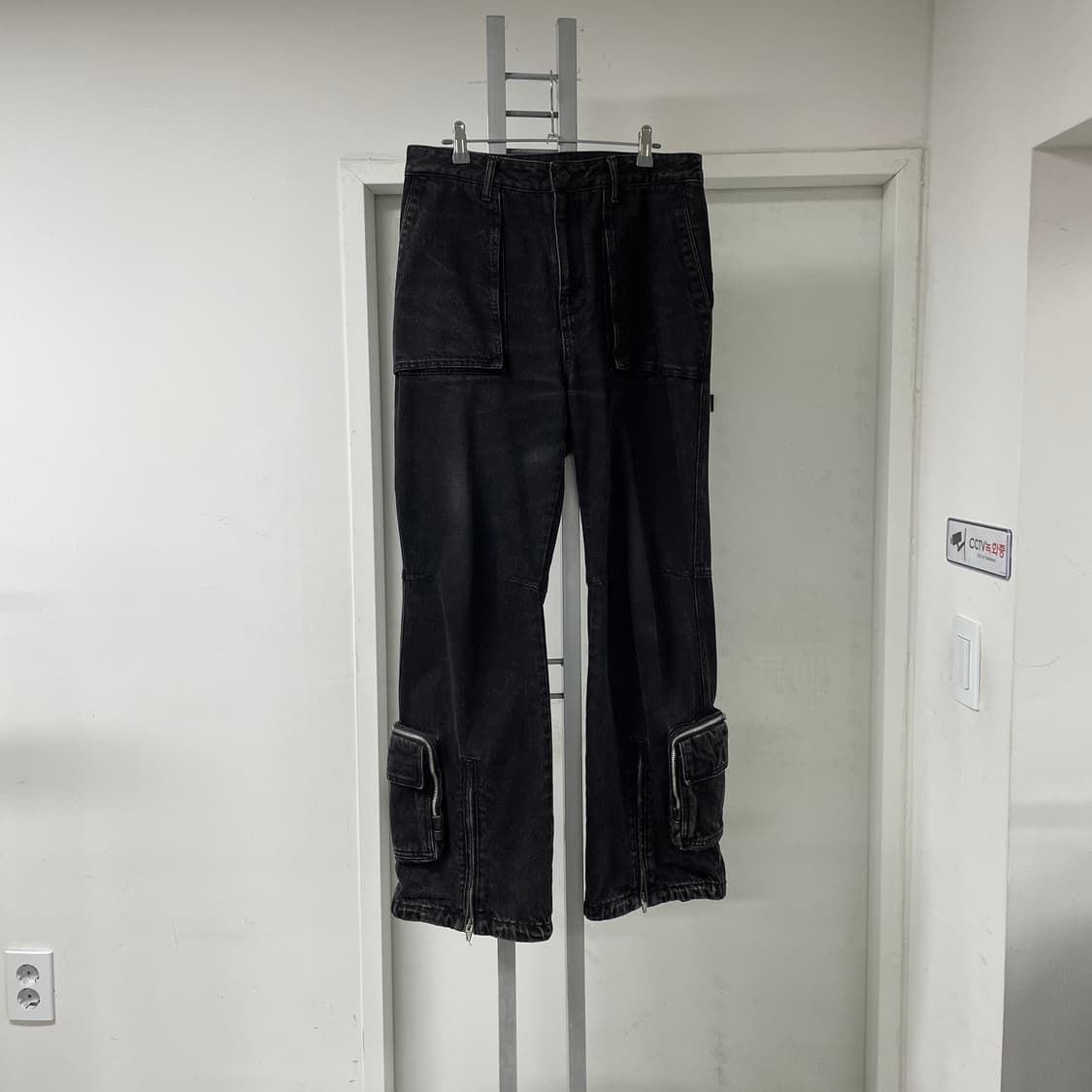 2023 준지 흑청 멀티 포켓 데님 팬츠 44 상품이미지1