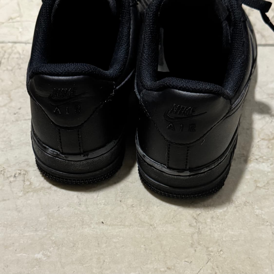 나이키 에어포스 1 '07 로우 트리플 블랙 상품이미지4