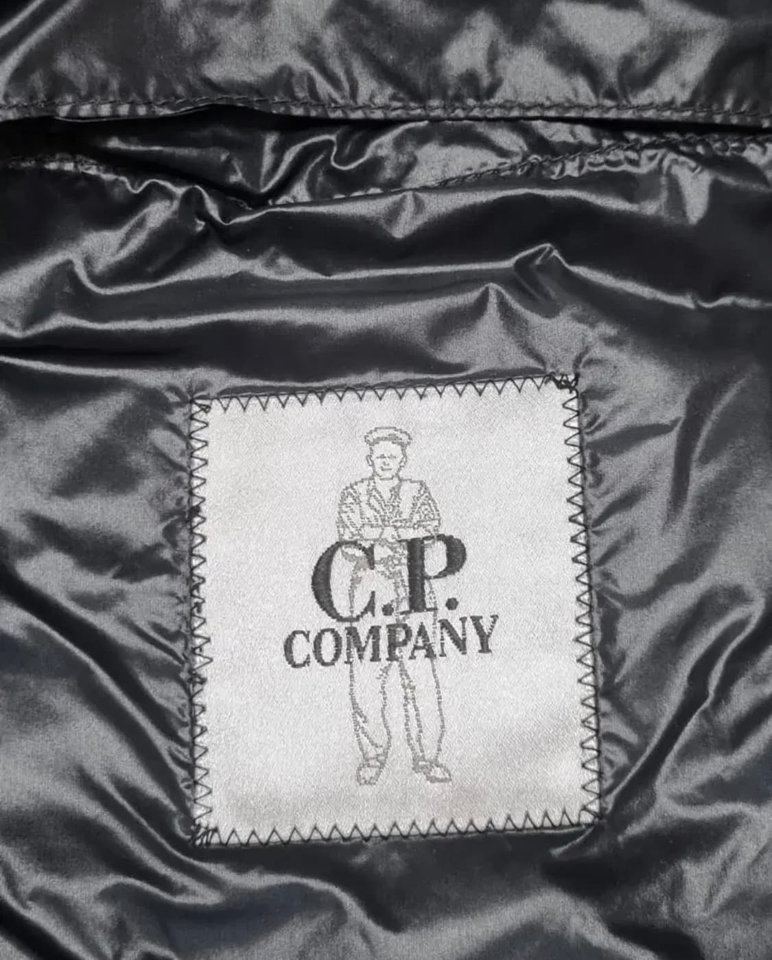 CP컴퍼니 dd쉘 경량패딩 상품이미지4