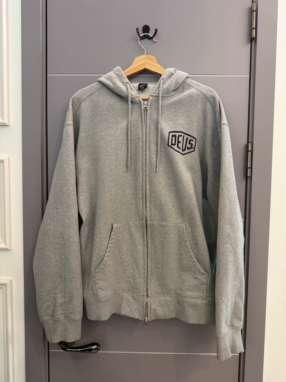 데우스 엑스 마키나 서울 후드집업 그레이 상품이미지5