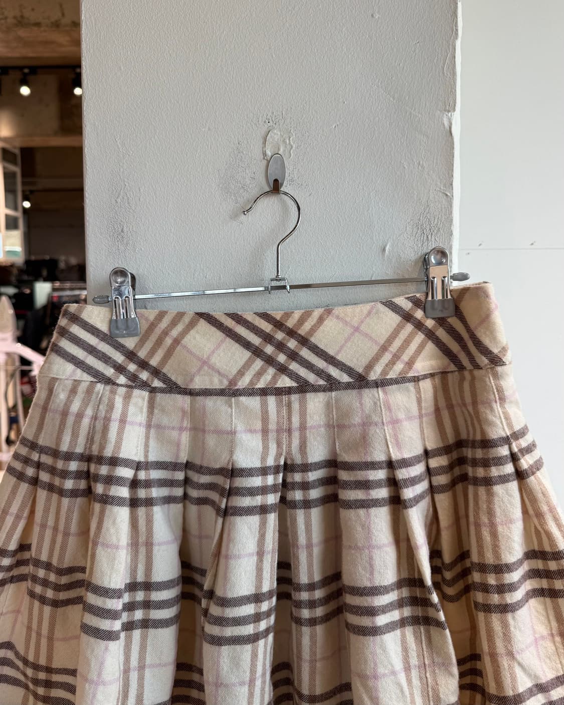 버버리 블루라벨 베이지 노바체크 버클 핀턱 미니스커트  상품이미지7