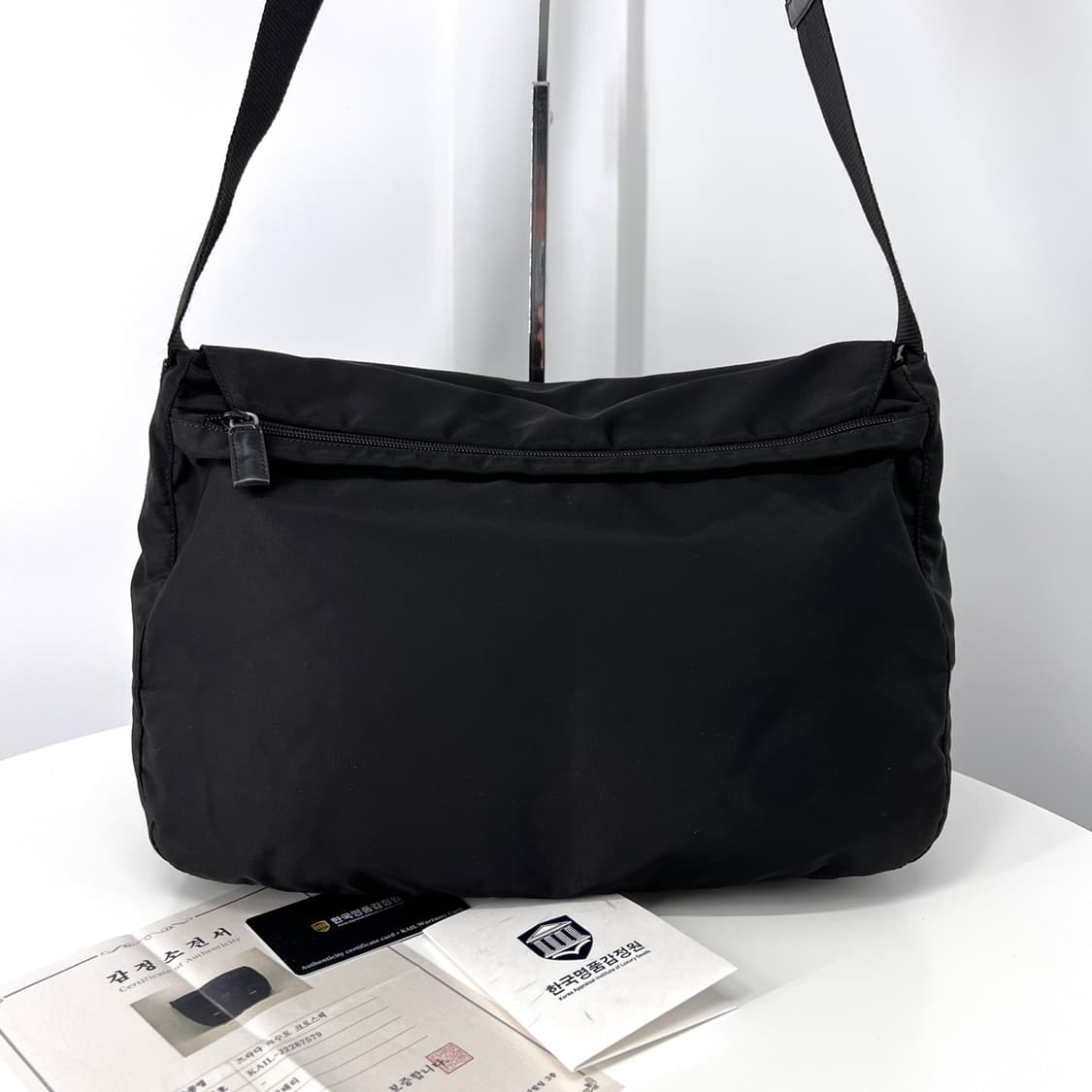 [감정완료] 프라다 나일론 삼각로고 메신저백 크로스백 블랙 상품이미지4