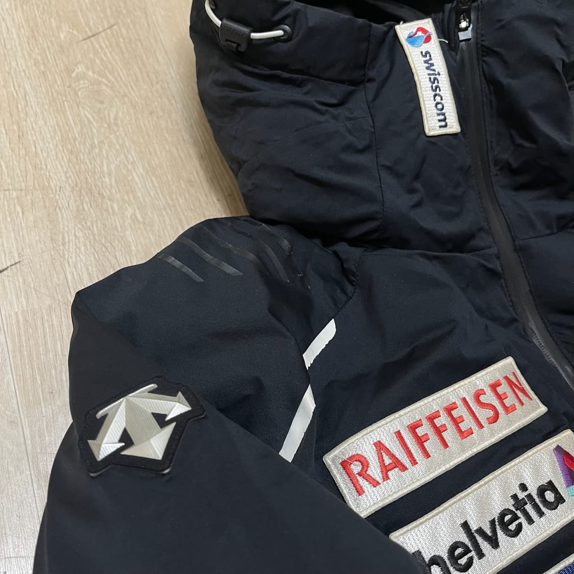 데상트 아우디 스위스 스키팀 덕다운 후드 패딩 점퍼 [블랙] XL/105 상품이미지6