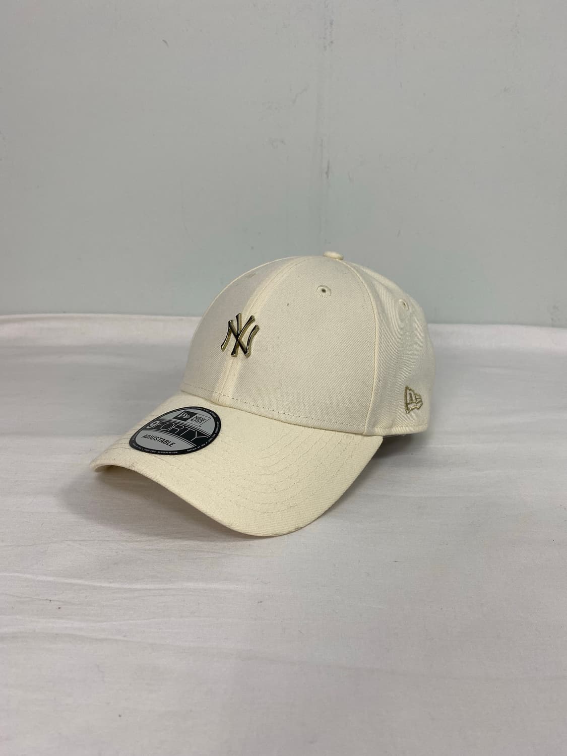 뉴에라 뉴욕양키스 골드 미니 메탈 볼캡 아이보리 상품이미지1