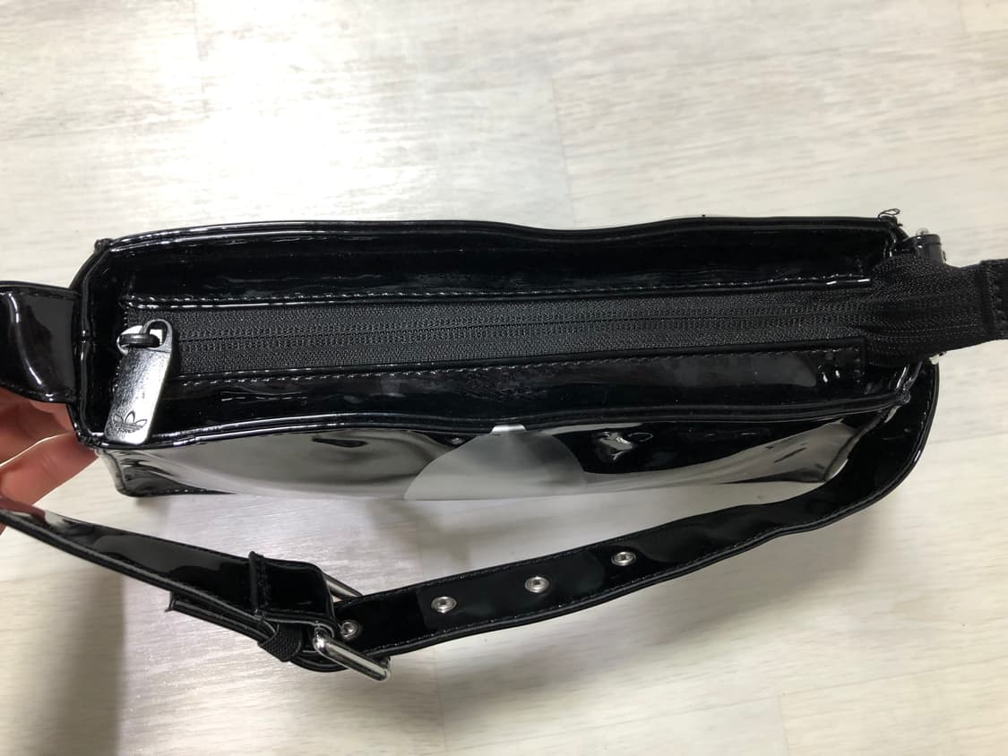 아디다스 오리지널 에나멜 글로시 미니 숄더 토트백 _ 블랙 상품이미지6