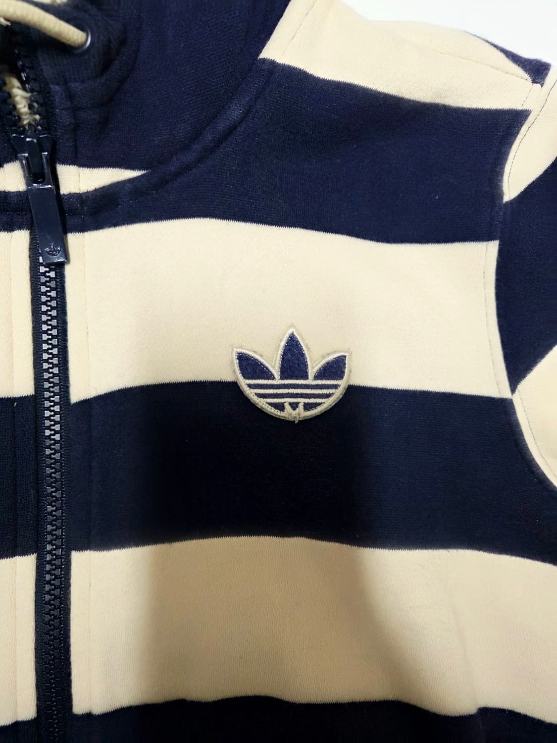 [Y2K/빈티지] 아디다스 여성 기모 후드 집업 화이트 네이비 s 상품이미지2