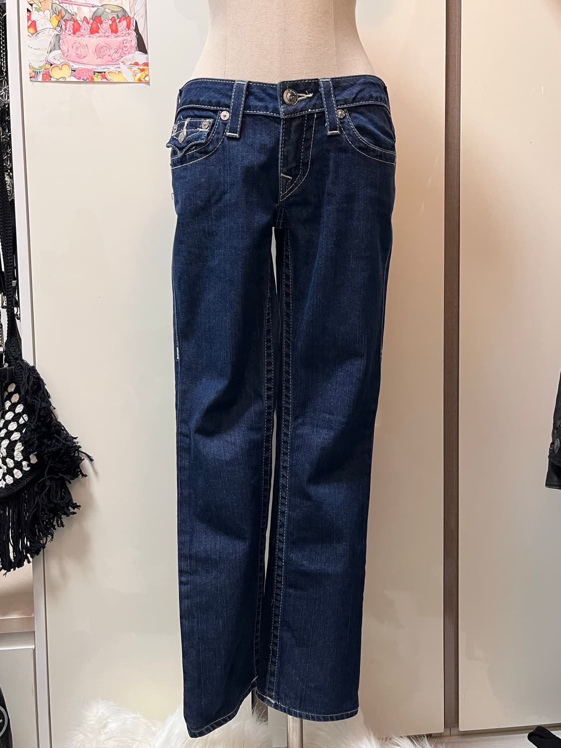 True Religion 트루릴리전 로우라이즈 일자핏 포켓 큐빅 데님 상품이미지3