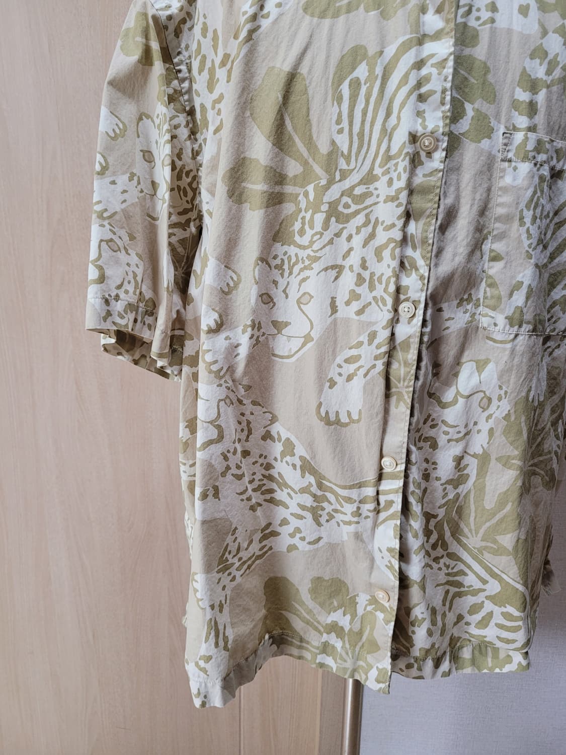 에이치엔엠 H&M 남자 레오파드패턴 반팔 셔츠 130 골드 상품이미지3