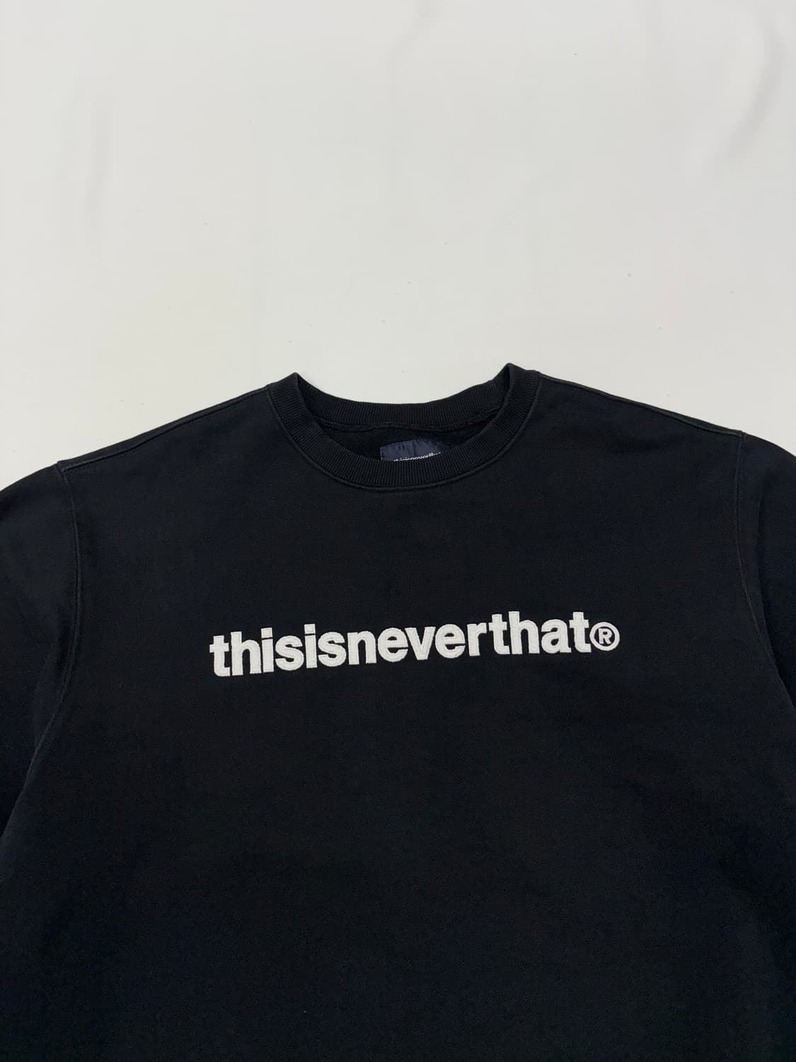 디스이즈네버댓 미들로고 맨투맨   Size:  L  55 60 62 cm 상품이미지2