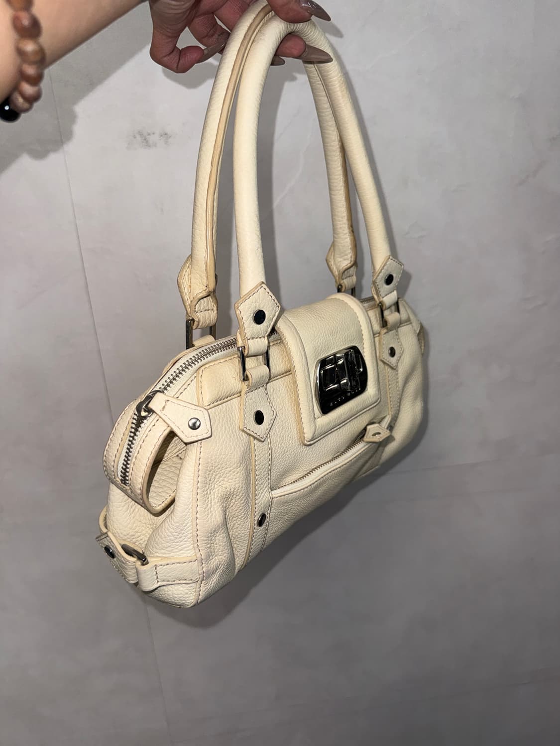 Hugo Boss ivory buckle shoulder bag 상품이미지3