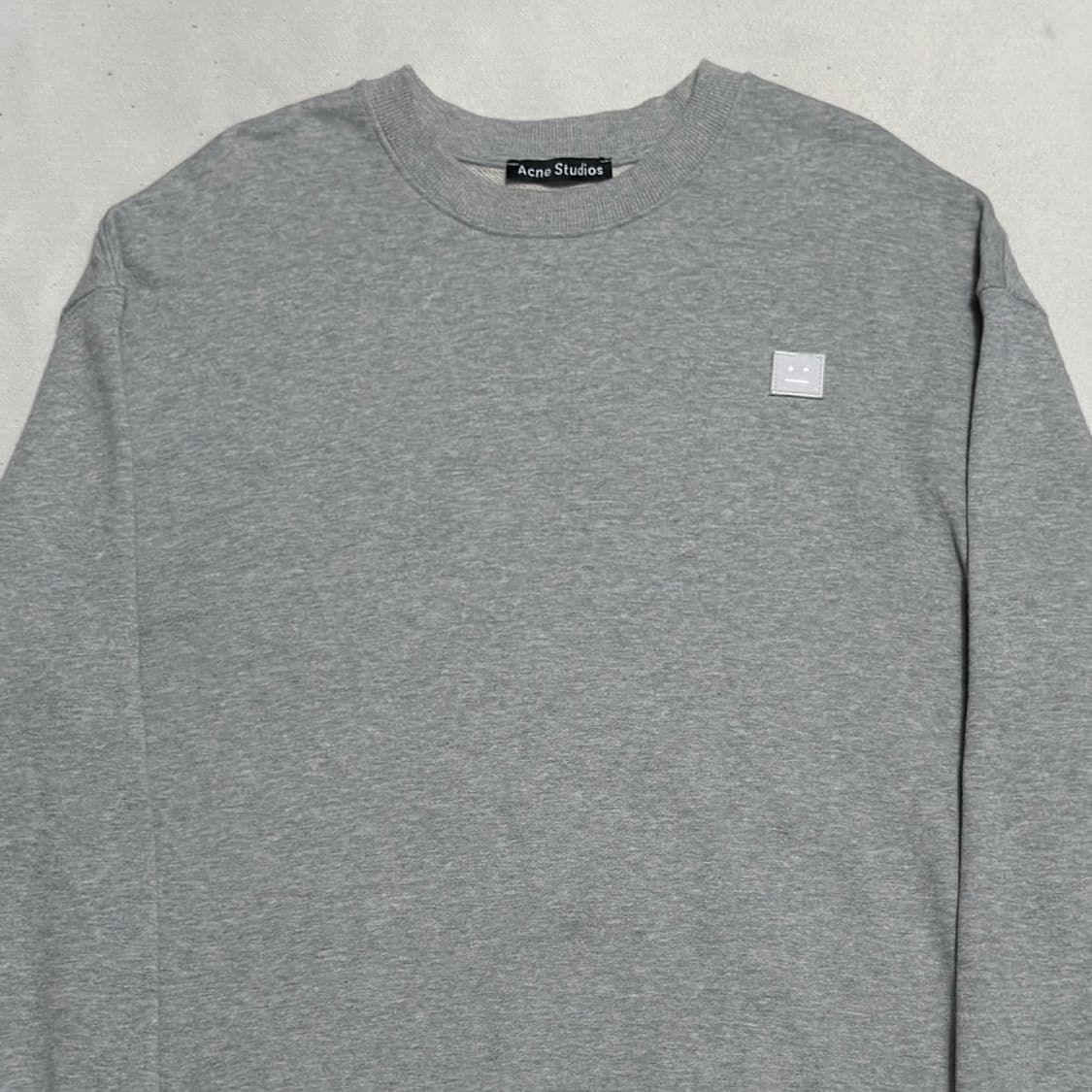 M 아크네스튜디오 페이스 로고 그레이 맨투맨 상품이미지1