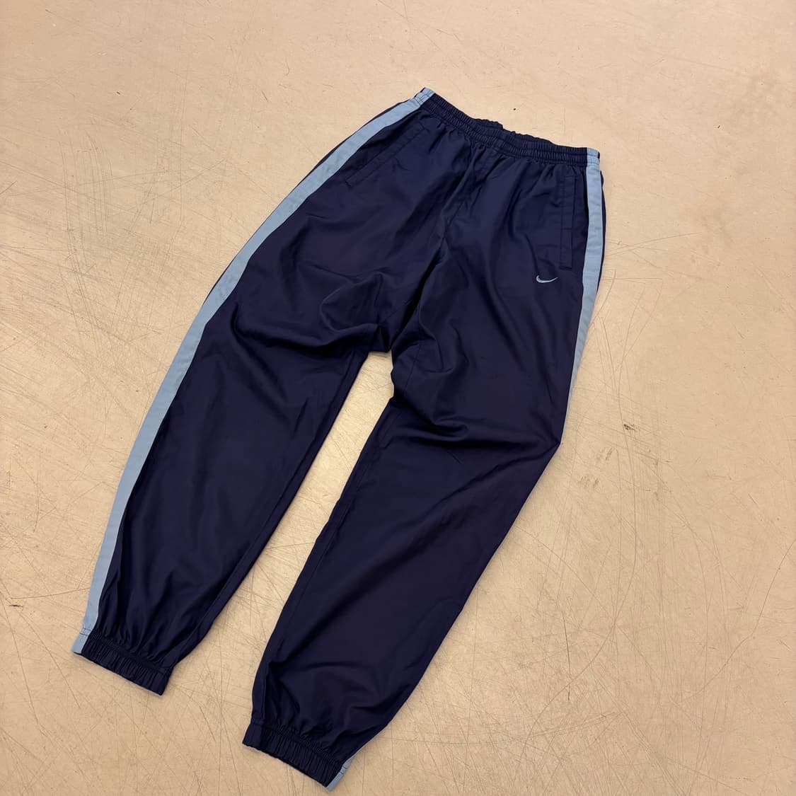 나이키 스우시 사이드라인 트랙 조거 팬츠 상품이미지1