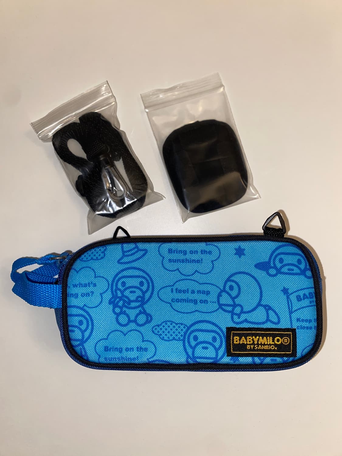 베이프 마일로 산리오 크로스백 상품이미지2