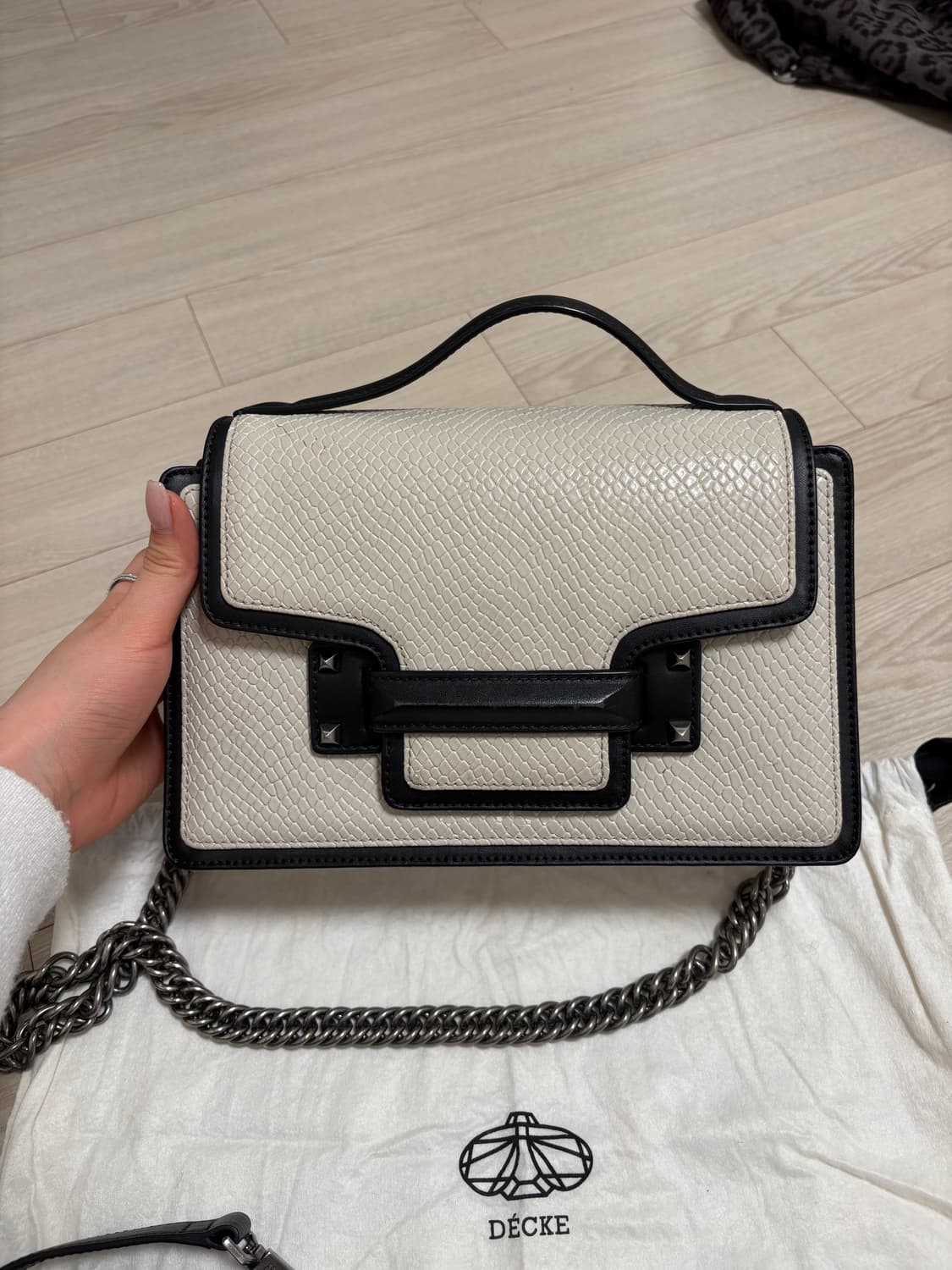 덱케 레슬리백 상품이미지2