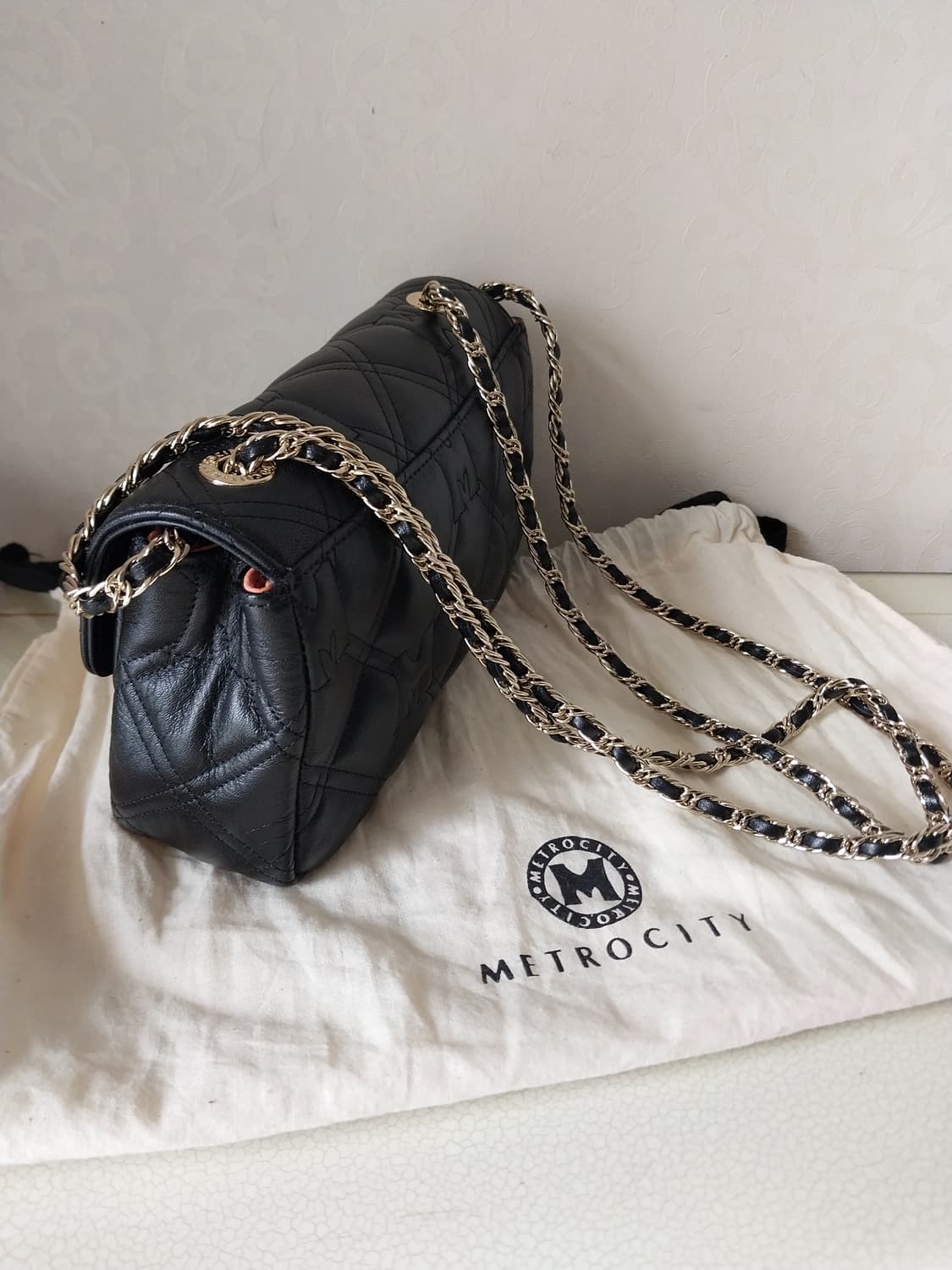 메트로시티 퀄팅 미니백. 상품이미지4