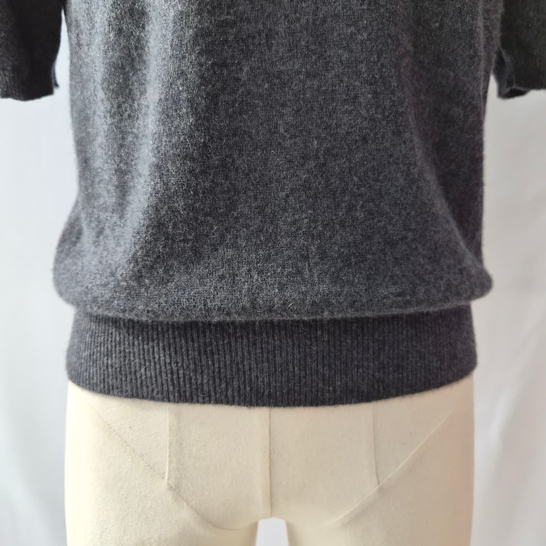 차콜그레이 캐시미어 100 반팔 니트 상품이미지5