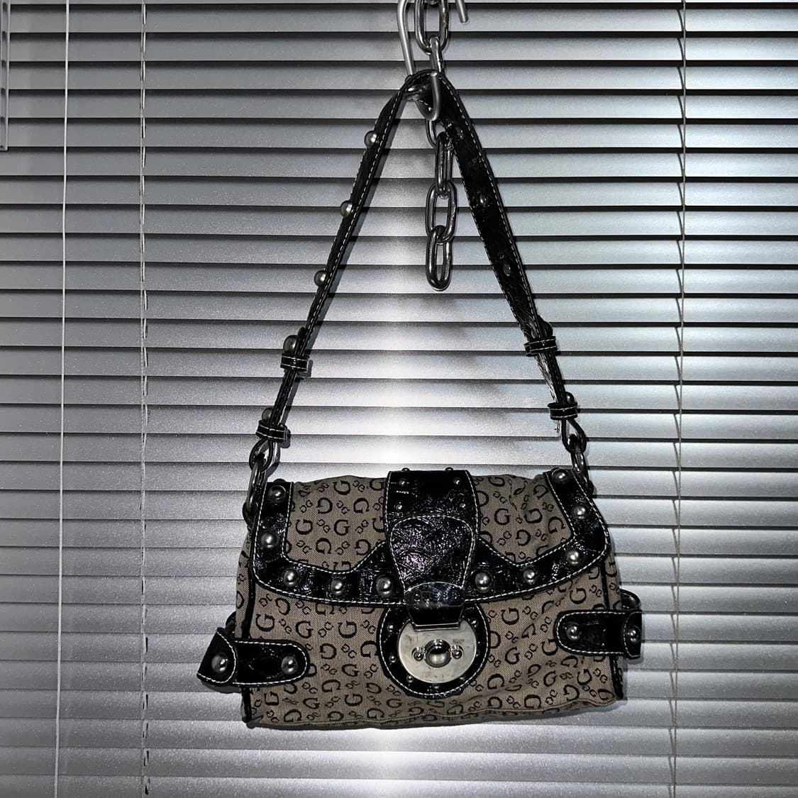 00s 빈티지 게스 실버 벳 숄더백 상품이미지2