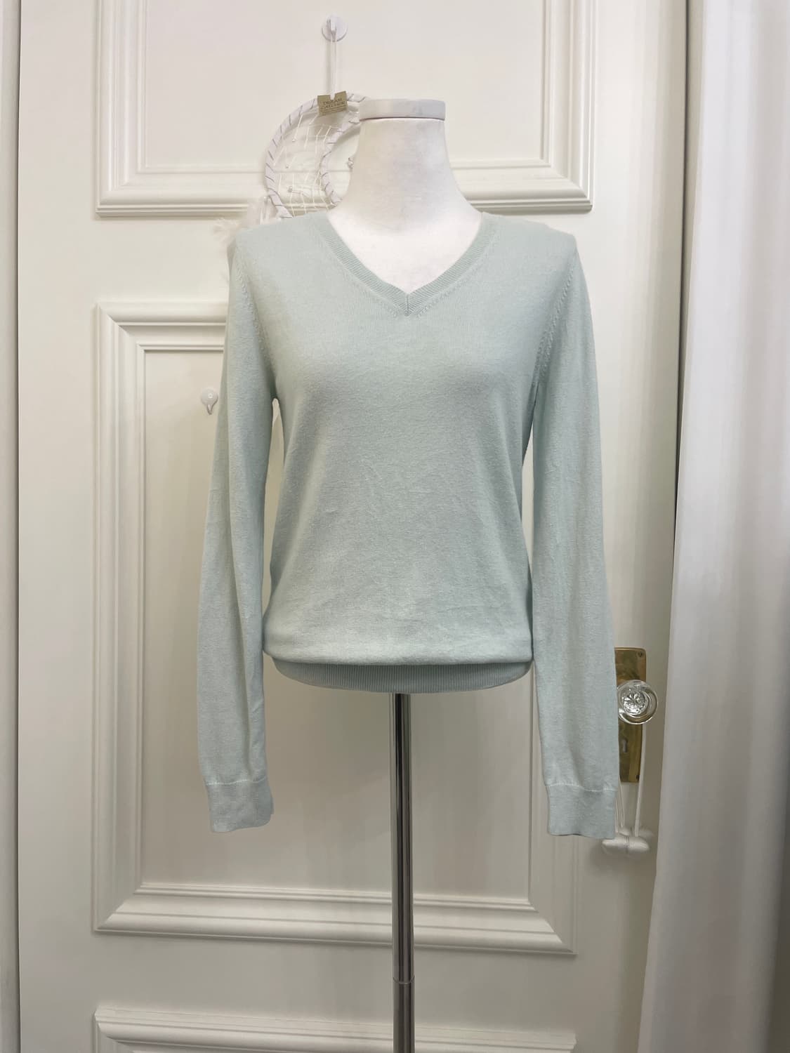UNIQLO sheer mint basic v-neck knit top 상품이미지1