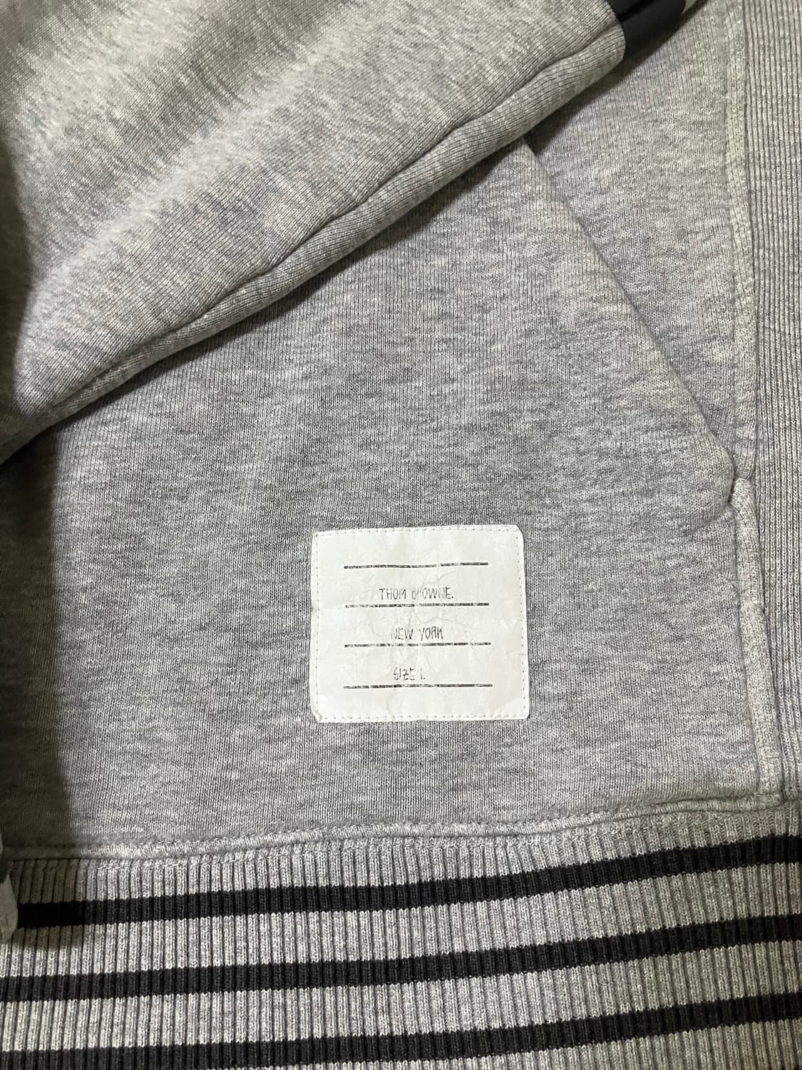 톰브라운 맨투맨 상품이미지3